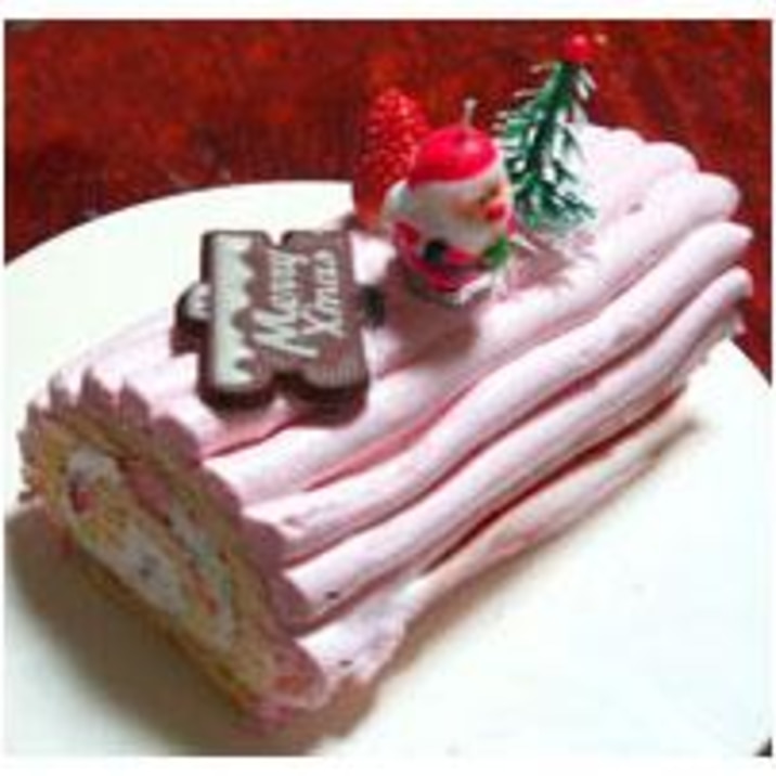 ピンク色の可愛いロールケーキ。クリスマスにどうぞ♪